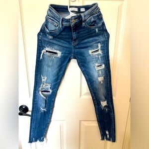 KanCan women’s jeans size 25. Distressed mid-rise ankle skinny jean
